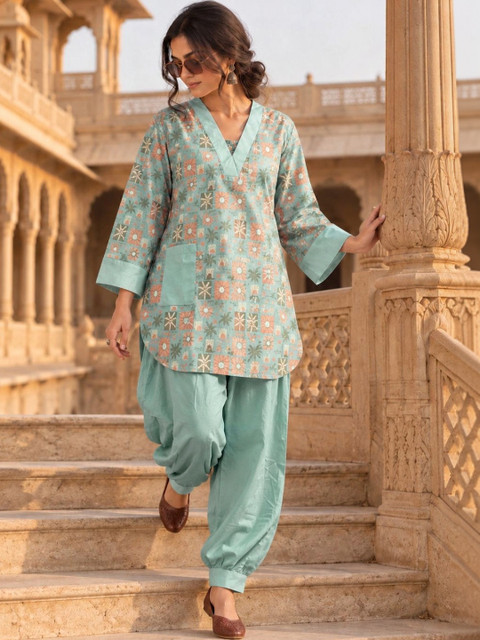 VARNI ENTERPRISE Women Floral Printed Regular Pure Cotton Kurti with Patiala