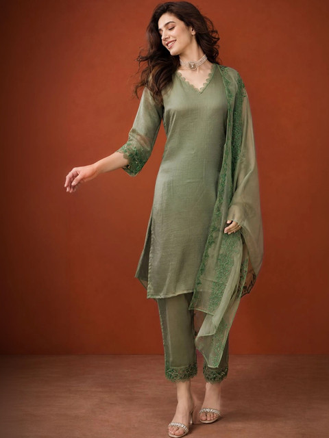 SAINOOR Women Regular Thread Work Kurta Set - Image 2