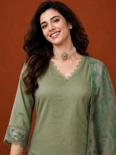 SAINOOR Women Regular Thread Work Kurta Set - Image 4