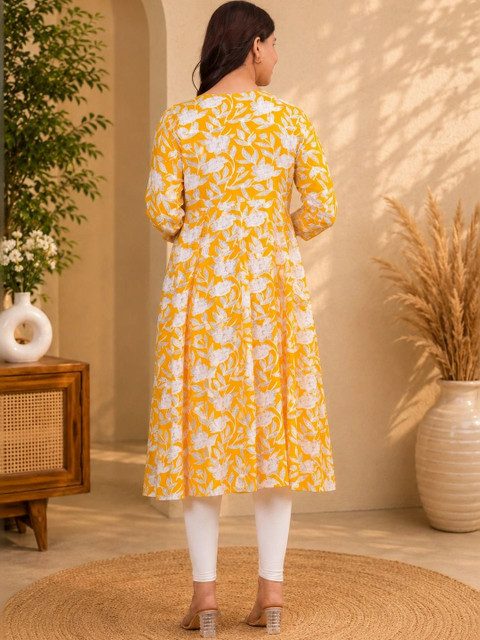 Bachuu Women Floral Printed Pastels Kurta - Image 5