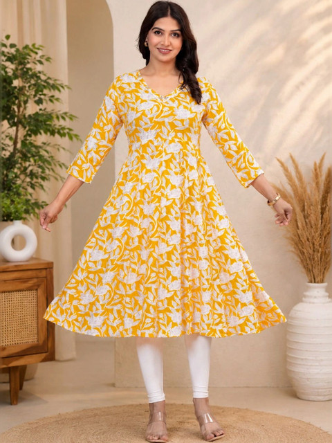 Bachuu Women Floral Printed Pastels Kurta