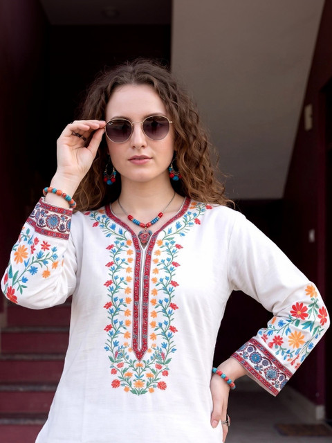 Laasika Embroidered Tunic with Palazzos - Image 2
