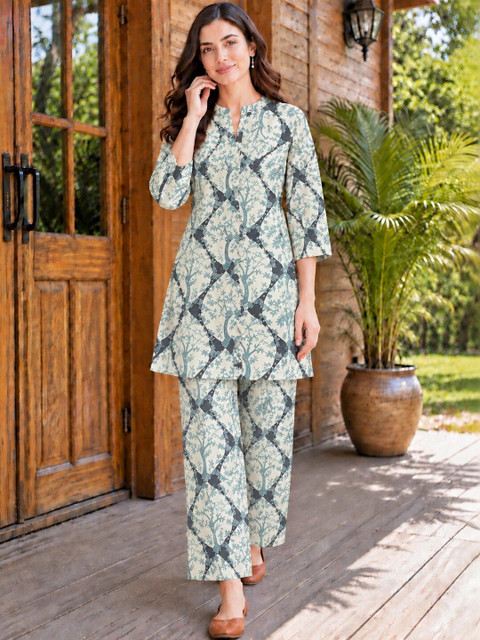 2M2 CLOTHS Printed Top with Trousers
