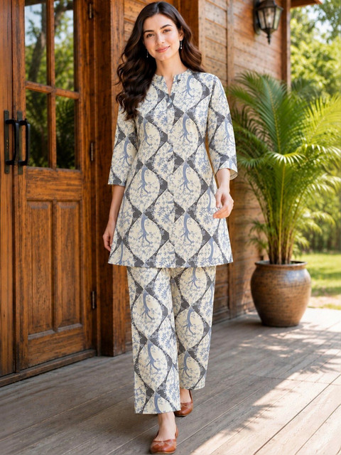 2M2 CLOTHS Printed Top with Trousers
