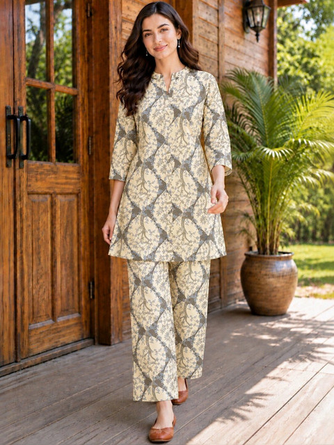 2M2 CLOTHS Printed Top with Trousers