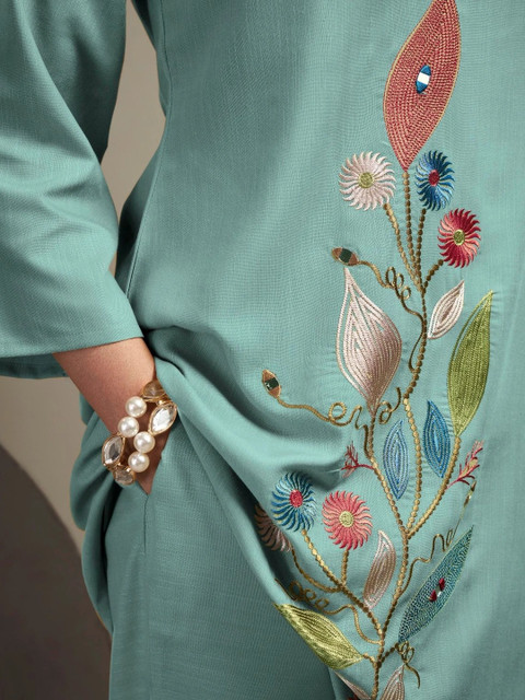 TULYATA Floral Embroidered Tunic with Trousers - Image 6
