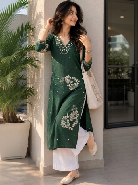 Zyla Women Floral Embroidered Thread Work Floral Kurta