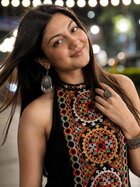 Youthnic Women Ethnic Motifs Embroidered Halter Neck Thread Work Kurta - Image 4