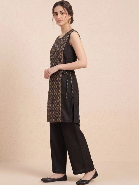Anouk Printed T-shirt with Trousers - Image 4