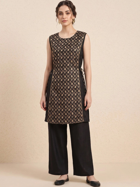 Anouk Printed T-shirt with Trousers
