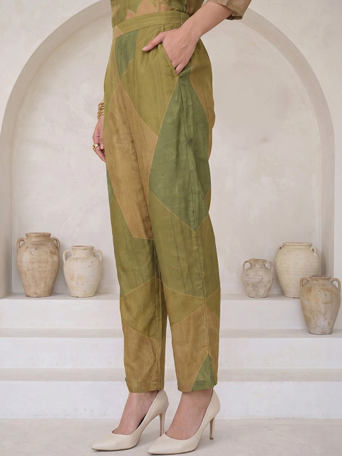 Libas Women Floral Printed Regular Kurta with Trousers - Image 3