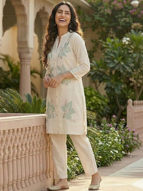 House of Daga Knitted Embroidered Top with Trousers - Image 3