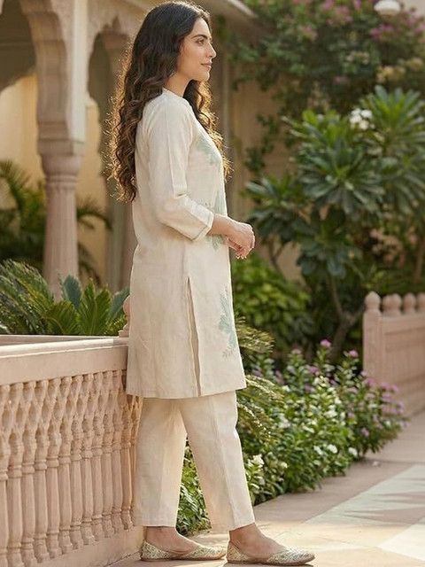 House of Daga Knitted Embroidered Top with Trousers - Image 4