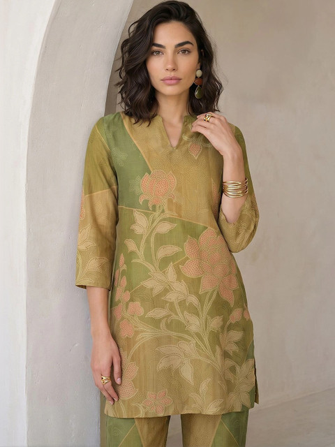 Libas Women Floral Printed Regular Kurta with Trousers - Image 4