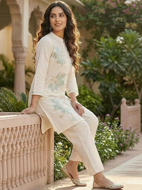 House of Daga Knitted Embroidered Top with Trousers - Image 5