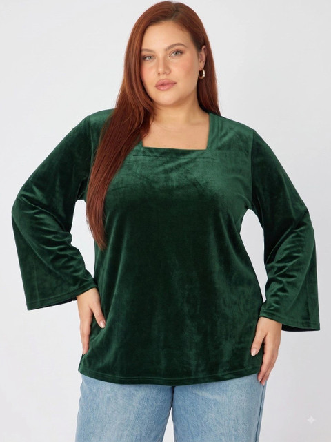 THE CLASSIC TOGS Women Flared Sleeves Velvet Kurta