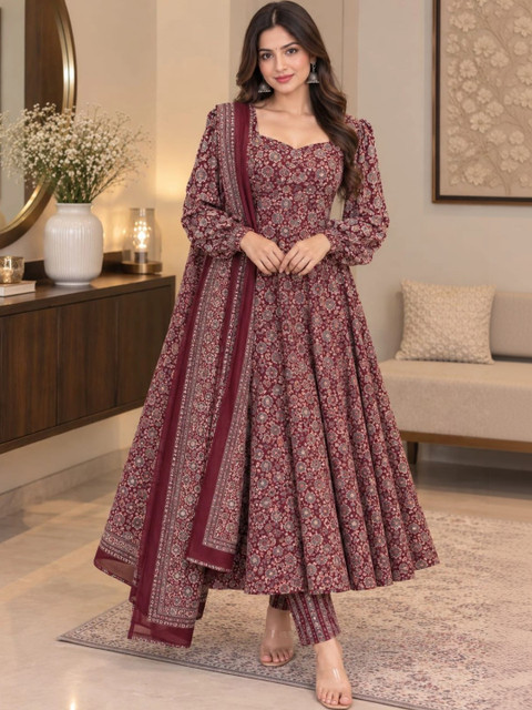 Pranati Enterprise Women Floral Printed Empire Kurta with Palazzos & With Dupatta