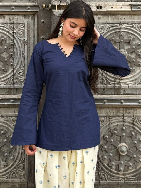 AAFAMI Women Bell Sleeves Handloom Kurta