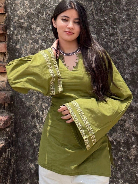 AAFAMI Women Ethnic Printed Bell Sleeves Thread Work Handloom Kurta