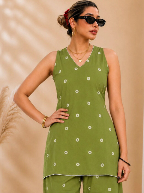 Sangria Floral Printed Top with Trousers - Image 5