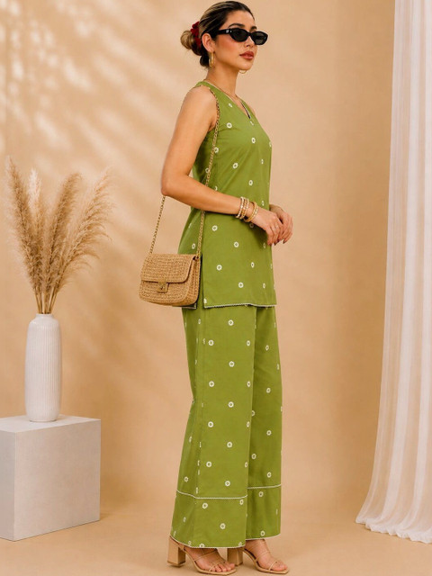 Sangria Floral Printed Top with Trousers - Image 3