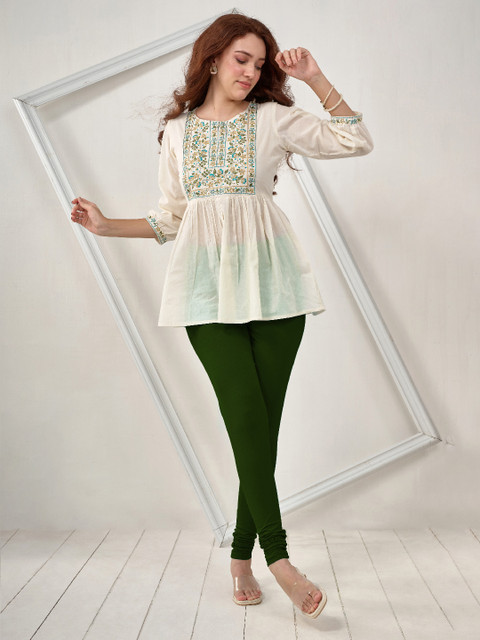 LYRA Women Green Solid Churidhar-Length Leggings