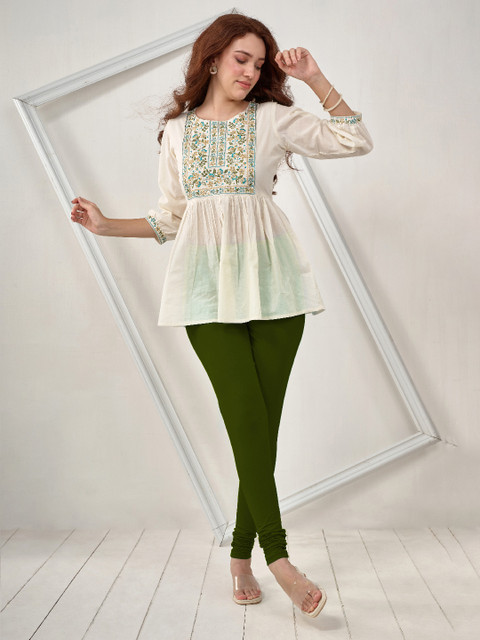 LYRA Women Green Solid Cotton Churidar Leggings