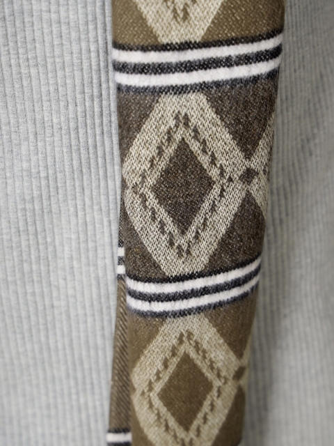 HANDICRAFT PALACE Men Green Patterned Wool Mufflers - Image 4