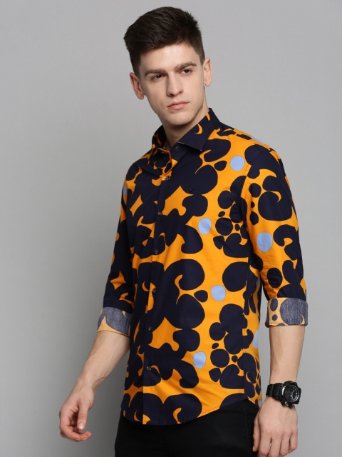 SHOWOFF Men Printed Casual Cotton Shirt - Image 3