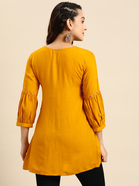 Sangria X fwd Floral Embroidered Top - Image 4