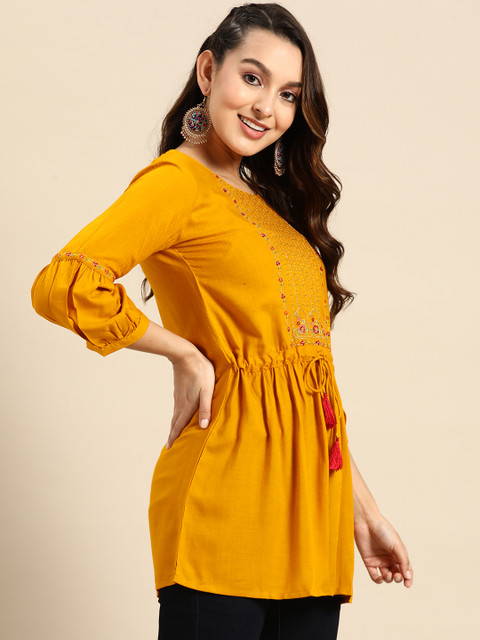 Sangria X fwd Floral Embroidered Top - Image 3