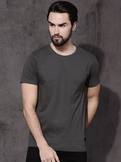 Roadster Men Charcoal Grey Solid Round Neck T-shirt