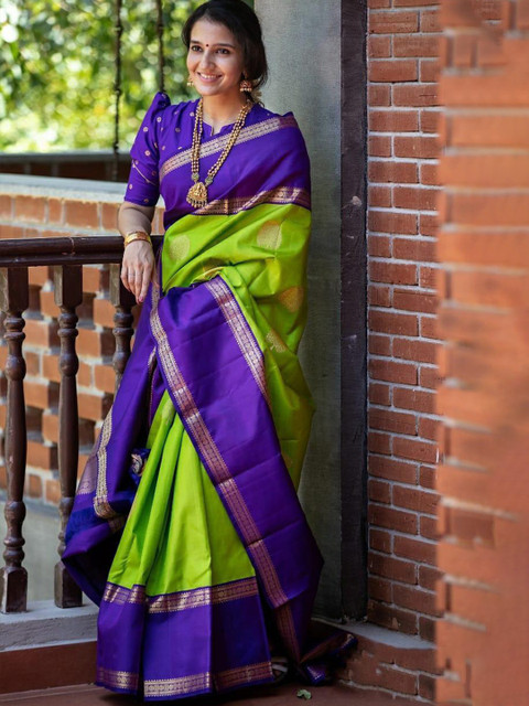 DIVASTRI Ethnic Woven Design Zari Banarasi Saree