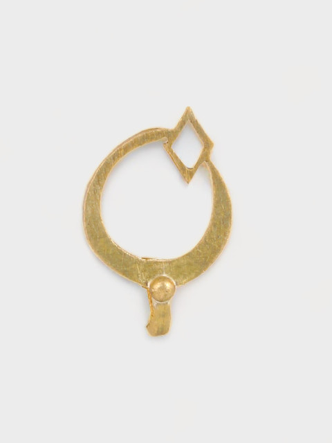 Goldnera Star Moon Design Nose Pin - Image 2