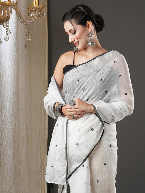 Anouk White & Black Floral Printed Zari Silk Cotton Saree - Image 4