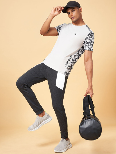 Ajile by Pantaloons Abstract Round Neck Extended Sleeves Slim Fit Sports T-shirt - Image 5