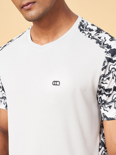Ajile by Pantaloons Abstract Round Neck Extended Sleeves Slim Fit Sports T-shirt - Image 2
