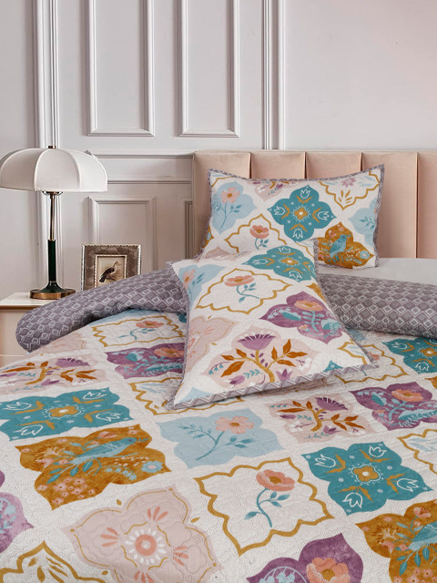 DREAM WEAVERZ Purple & Yellow Printed Double King Quilted Bed Cover With 2 Pillow Covers - Image 3