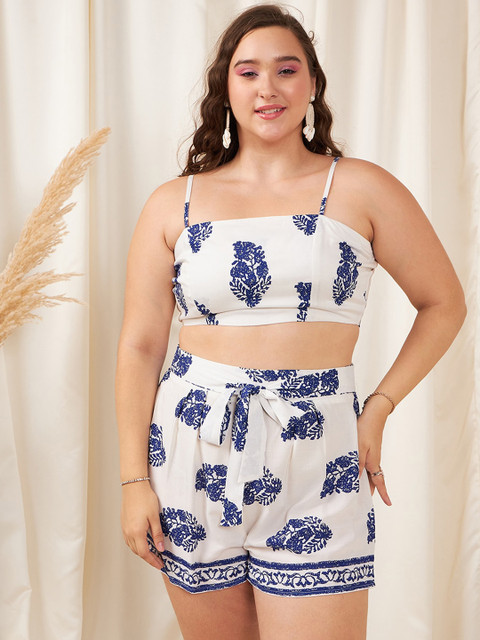 Berrylush Curve White & Navy Blue Plus Size Floral Printed Crop Top with Shorts & Shrug - Image 6