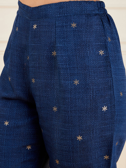 Sangria Ethnic Motifs Printed V-Neck Straight Kurta With Trouser - Image 3