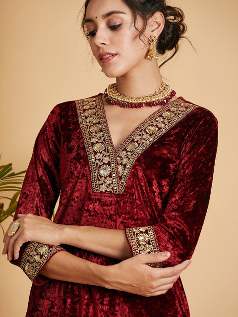 Shae by SASSAFRAS Maroon Floral Yoke Design Sequinned Velvet Straight Kurta - Image 2