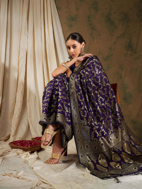 Sangria Woven Design Zari Kanjeevaram Saree - Image 5