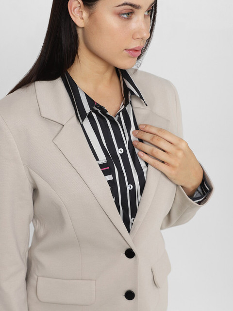 Vero Moda Notch Lapel Collar Single-Breasted Blazer - Image 6
