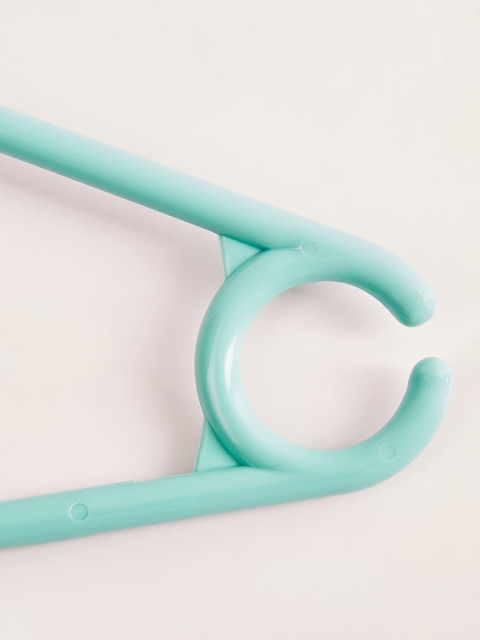 Home Centre Winston Elora Green 10 Pieces Polypropylene Clothes Hangers - Image 6