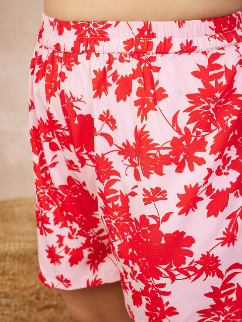 Berrylush Curve Plus Size Floral Printed Sweetheart Neck Crop Top With Shorts - Image 3