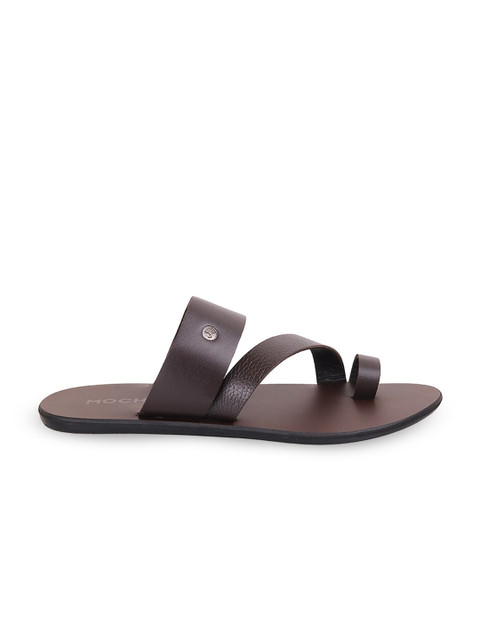Mochi Men Textured Leather One Toe Comfort Sandals - Image 4