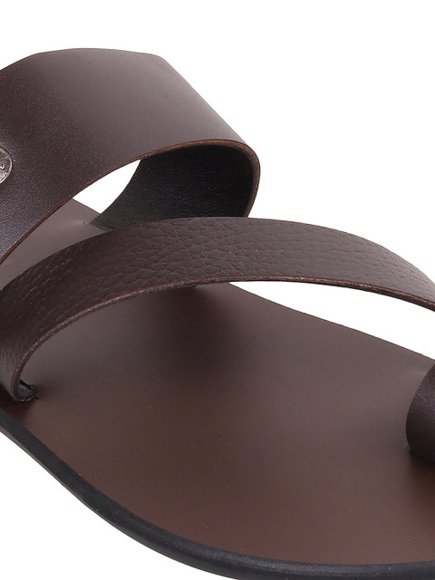 Mochi Men Textured Leather One Toe Comfort Sandals - Image 6
