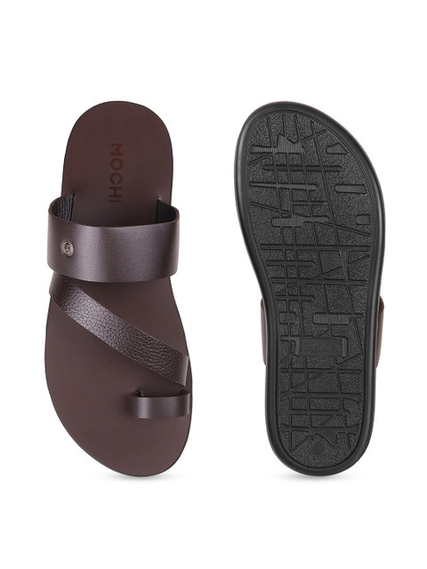 Mochi Men Textured Leather One Toe Comfort Sandals - Image 5
