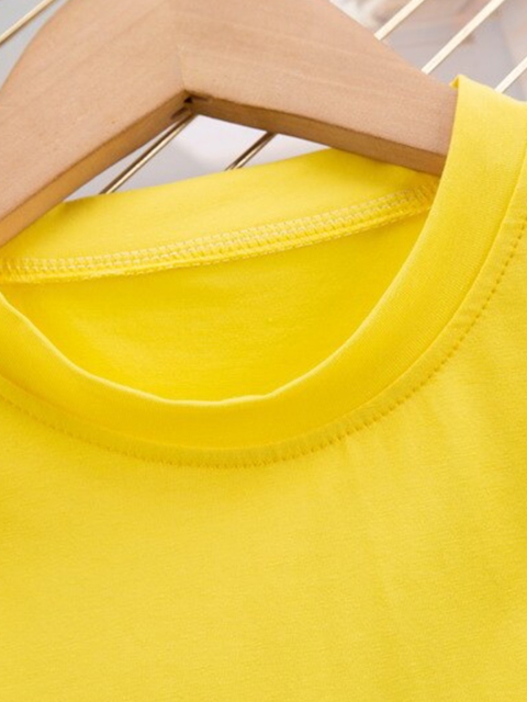 StyleCast Kids Yellow Printed Pure Cotton T-shirt with Shorts - Image 4