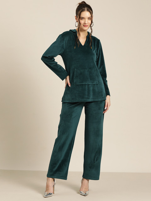 Qurvii Women Solid Velvet Hooded Top with Trousers